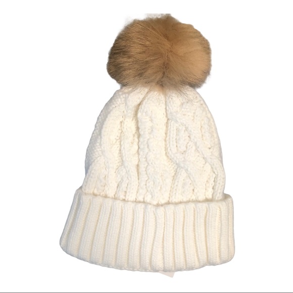 Urban Outfitters Cable Knit Fur Pompom Beanie Ivory Hat Chunky ONE SIZE NEW - Picture 2 of 6